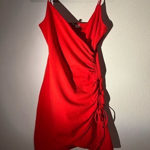 Fitted dress perfect for the evening, have the same one in black